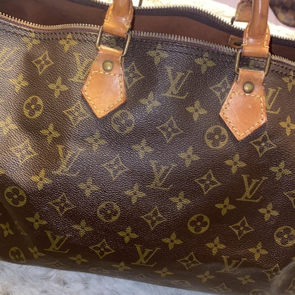 Louis Vuitton - Picture 5 of 17